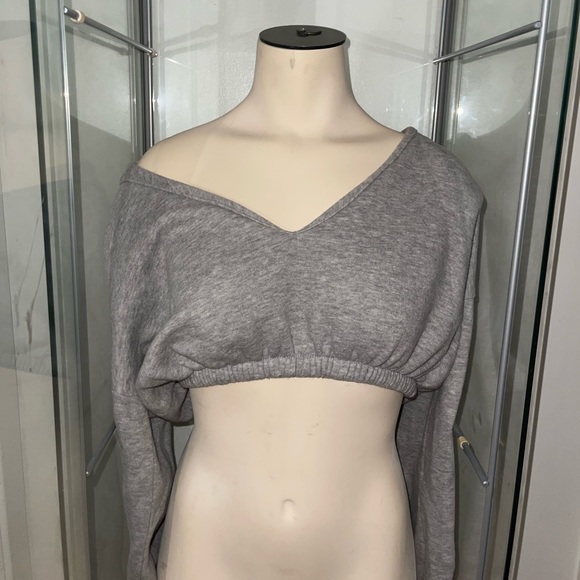 PrettyLittleThings Light Grey Off The Shoulder Cropped Sweater - Picture 2 of 4